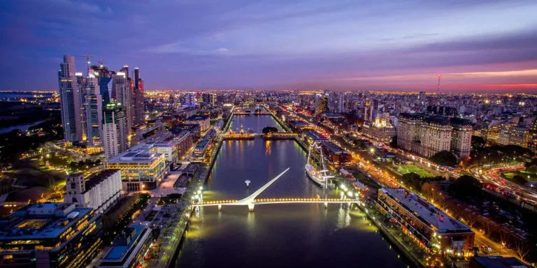 Puerto Madero nocturno