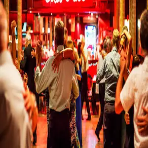 Baile de tango apasionado en Buenos Aires
