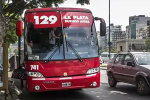 Colectivo de la línea 129 hacia La Plata