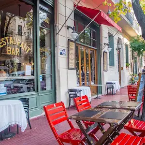 Edificios sobre Avenida Caseros, límite entre San Telmo y Barracas