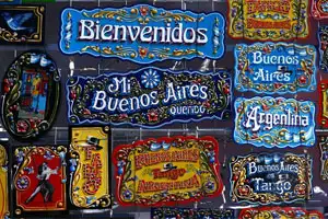 Fileteado porteño en una fachada de La Boca