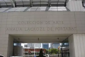 Fachada de la Colección de Arte Amalia Lacroze de Fortabat