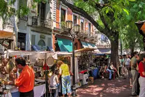 Puestos de anticuarios en la Feria de San Telmo, Plaza Dorrego