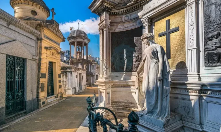 Curiosities of Recoleta Cemetery