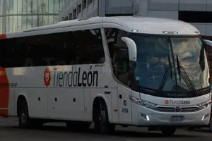 Tienda León shuttle bus from Ezeiza to Aeroparque
